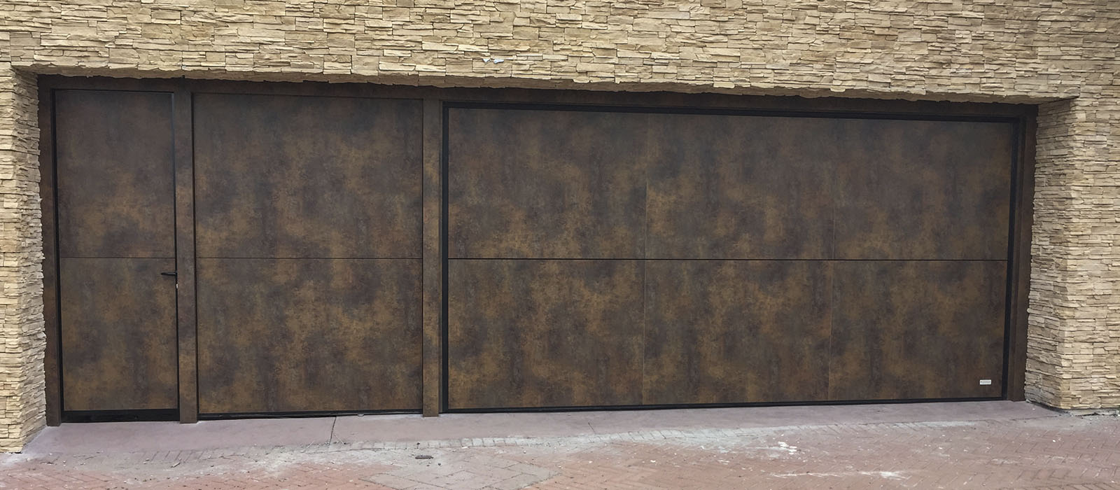 overlap canada : garage doors plana model 03